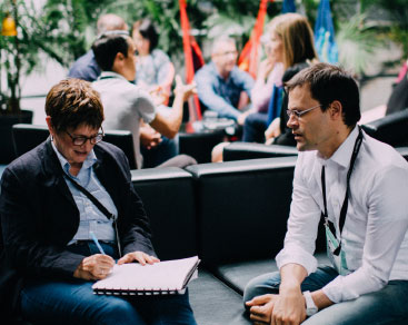 Several people on a braindate