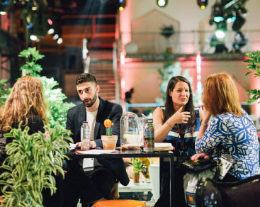 Several people on a braindate